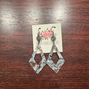 - Averee grace  designs boutique  earrings new